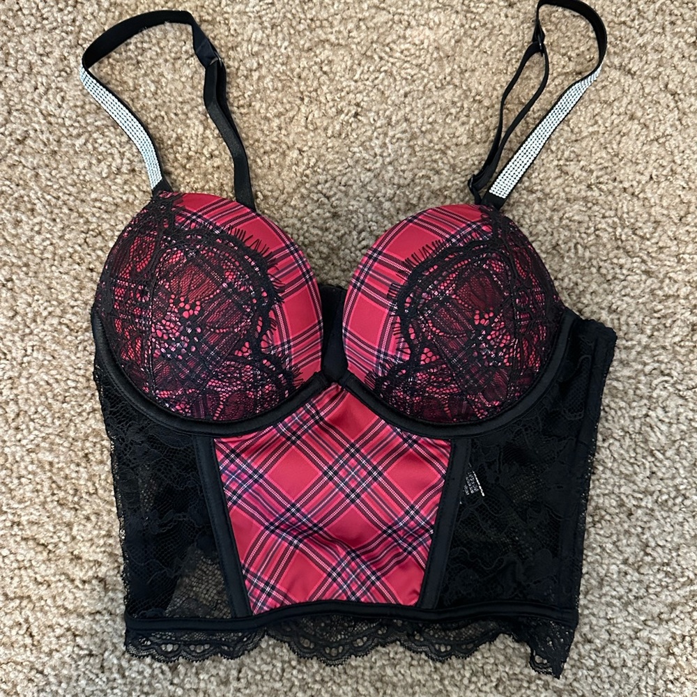 Beautiful, never worn Victoria’s Secret corset top. Size 32A